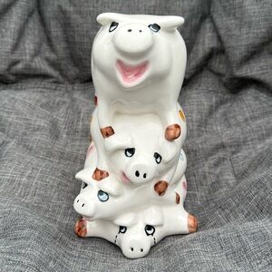 4 pigs stacked, polka dot piggy bank